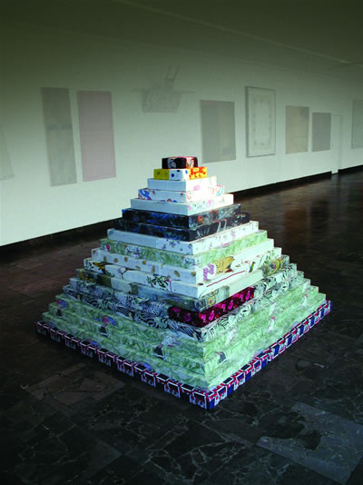Marian Stępak, Piramida I z cyklu Ziemia,obiekt wysokość 170 cm, 2003