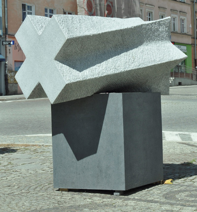 Robert Kaja, Rzeźba 12=12 – Edycie Stein, granit